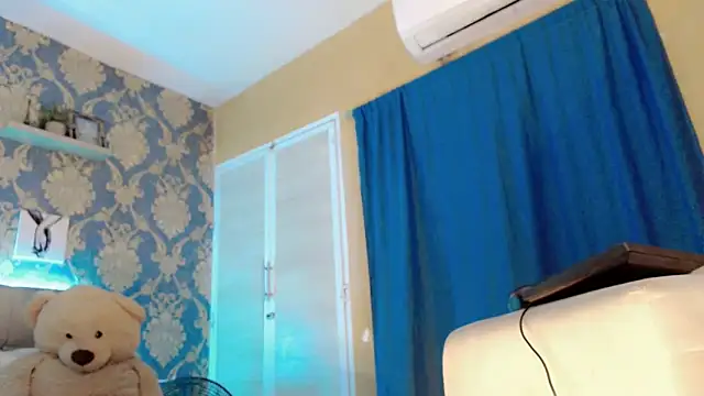 nicoledollts online show from April 8, 2026, 5:47 pm