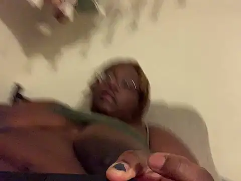 BigKittyRaven online show from February 3, 2025, 7:40 am