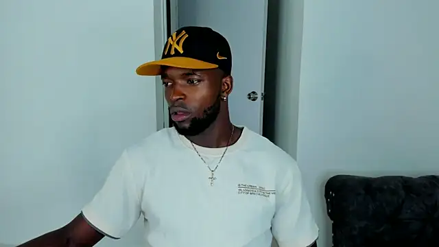 Snapshot of Dylan_Taylor chatting on October 1, 2025, 3:55 am Dylan Taylor online show from October 1, 2025, 3:55 am