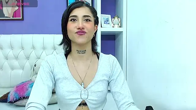 aliss-diaz online show from February 17, 2025, 8:38 pm