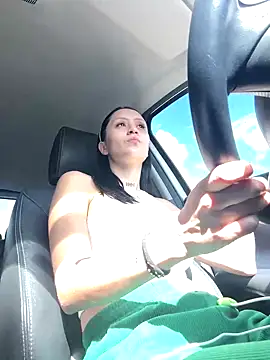 ellie mcdonald online show from October 28, 2025, 7:35 pm