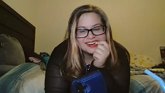 HoneyBear19 online show from April 22, 2026, 3:24 am