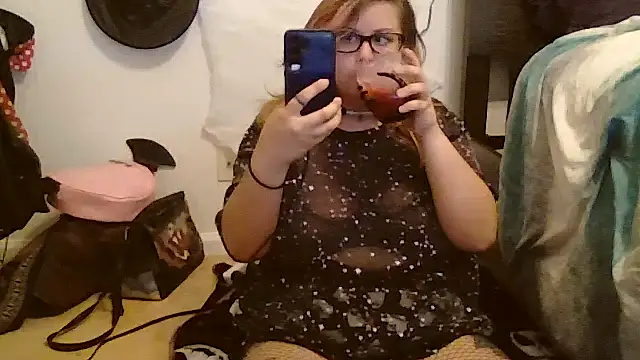 HoneyBear19 online show from October 17, 2025, 6:10 pm