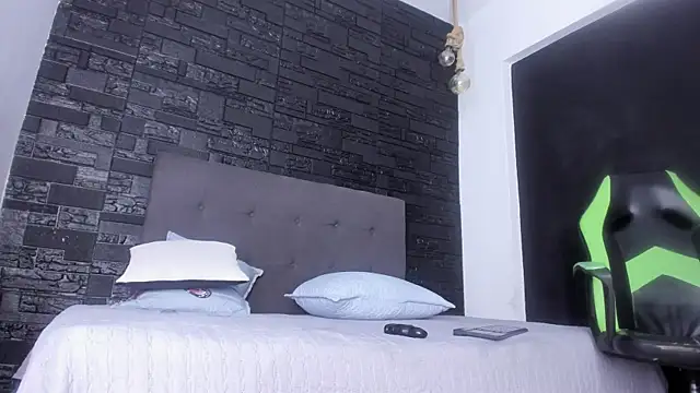 Snapshot of bruno_miller_ chatting on March 9, 2025, 11:14 pm bruno miller  online show from March 9, 2025, 11:14 pm