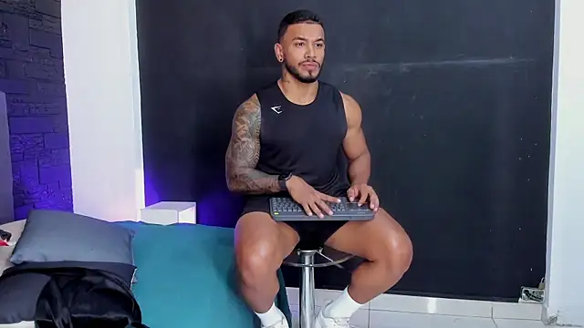 Snapshot of bruno_miller_ chatting on September 17, 2025, 11:18 pm bruno miller  online show from September 17, 2025, 11:18 pm