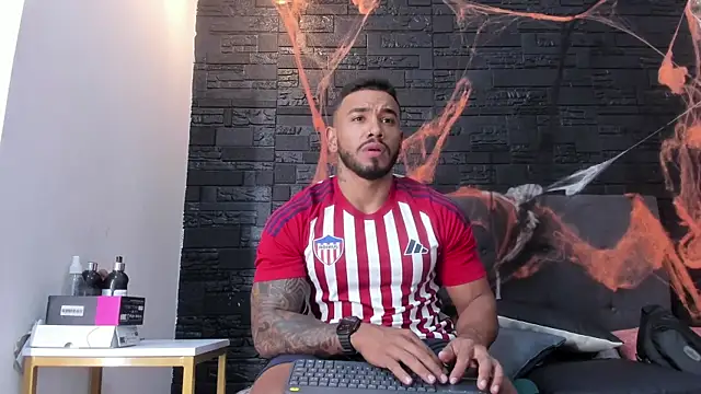 Snapshot of bruno_miller_ chatting on October 24, 2025, 9:47 pm bruno miller  online show from October 24, 2025, 9:47 pm