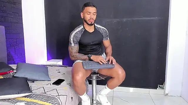 Snapshot of bruno_miller_ chatting on September 16, 2025, 8:43 pm bruno miller  online show from September 16, 2025, 8:43 pm