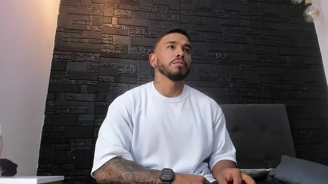 Snapshot of bruno_miller_ chatting on October 1, 2025, 7:18 pm bruno miller  online show from October 1, 2025, 7:18 pm