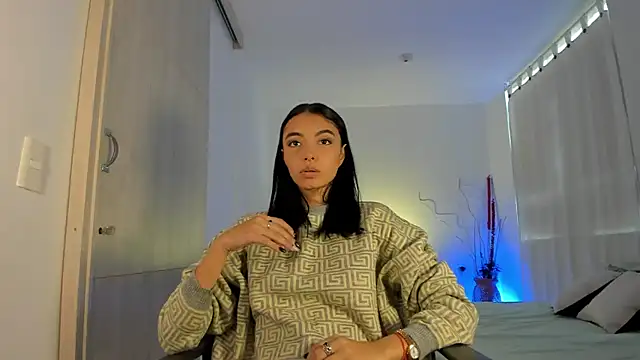 AnabelWolf online show from February 4, 2025, 7:33 pm