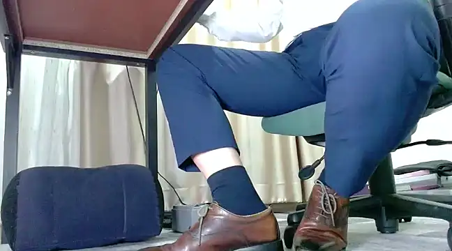 Snapshot of softlyS chatting on March 4, 2025, 3:37 pm softlyS online show from March 4, 2025, 3:37 pm