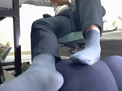 Snapshot of softlyS chatting on December 19, 2024, 4:57 pm softlyS online show from December 19, 2024, 4:57 pm