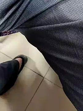 samee00721 online show from October 6, 2025, 11:33 am