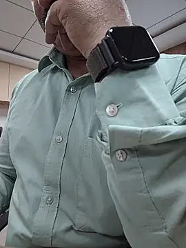 samee00721 online show from April 15, 2026, 7:36 am