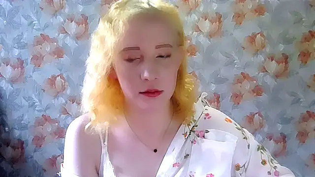 Snapshot of MelxMellie chatting on April 30, 2026, 2:13 pm MelxMellie online show from April 30, 2026, 2:13 pm