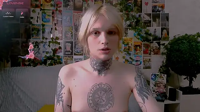 Snapshot of Simona_Rain chatting on September 30, 2025, 10:05 pm Simona Rain online show from September 30, 2025, 10:05 pm