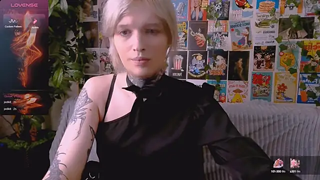 Snapshot of Simona_Rain chatting on October 14, 2025, 1:17 am Simona Rain online show from October 14, 2025, 1:17 am