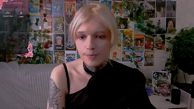 Snapshot of Simona_Rain chatting on October 10, 2025, 12:22 am Simona Rain online show from October 10, 2025, 12:22 am