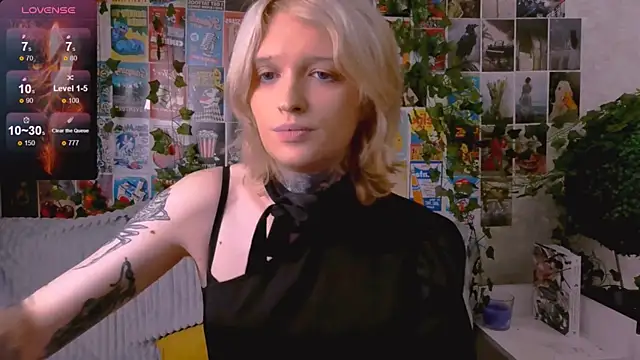 Snapshot of Simona_Rain chatting on October 30, 2025, 11:45 pm Simona Rain online show from October 30, 2025, 11:45 pm