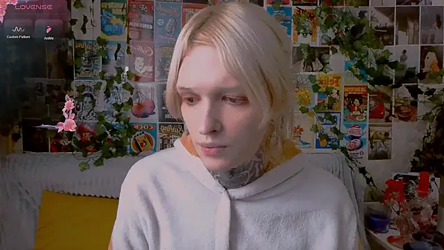 Snapshot of Simona_Rain chatting on September 28, 2025, 9:11 pm Simona Rain online show from September 28, 2025, 9:11 pm