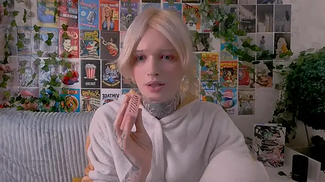 Snapshot of Simona_Rain chatting on October 9, 2025, 2:23 am Simona Rain online show from October 9, 2025, 2:23 am