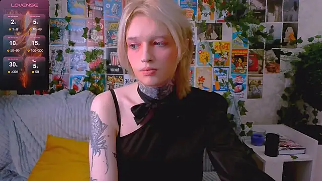 Snapshot of Simona_Rain chatting on October 19, 2025, 12:02 am Simona Rain online show from October 19, 2025, 12:02 am