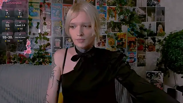 Snapshot of Simona_Rain chatting on October 1, 2025, 9:51 pm Simona Rain online show from October 1, 2025, 9:51 pm