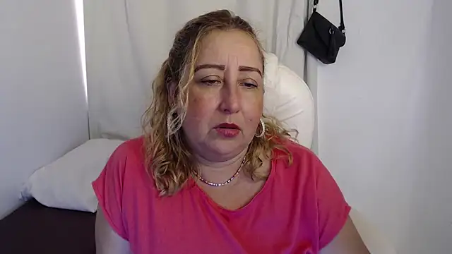 Snapshot of Xileny-Halliwey chatting on September 19, 2025, 3:49 pm Xileny-Halliwey online show from September 19, 2025, 3:49 pm