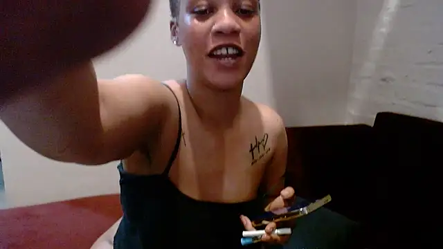 Snapshot of LolaTwerksXX chatting on October 1, 2025, 6:45 pm LolaTwerksXX online show from October 1, 2025, 6:45 pm