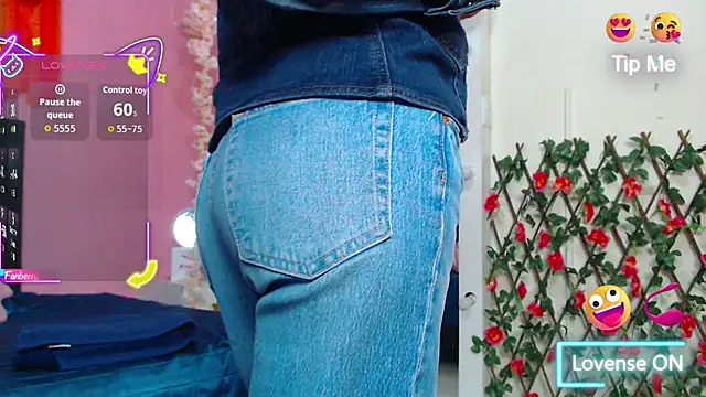 Snapshot of GeorginaBianco chatting on October 6, 2025, 12:06 pm GeorginaBianco online show from October 6, 2025, 12:06 pm