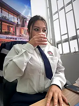 Snapshot of LIZ-06_ chatting on November 6, 2025, 2:10 pm LIZ-06 online show from November 6, 2025, 2:10 pm