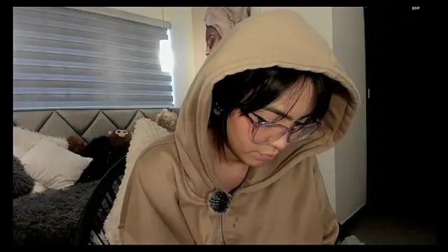 im Luucy online show from February 26, 2025, 5:31 pm