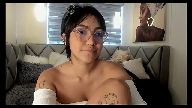 im Luucy online show from February 27, 2025, 8:31 pm