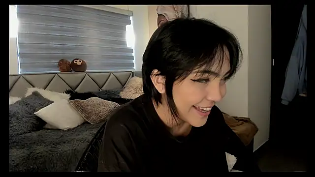 im Luucy online show from March 6, 2025, 2:18 pm