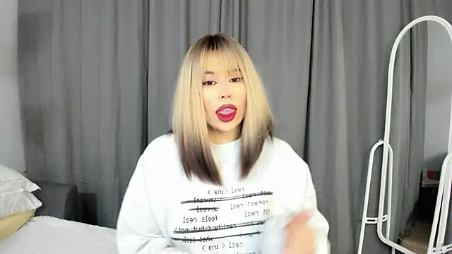Snapshot of may_mia chatting on February 18, 2025, 10:25 pm may mia online show from February 18, 2025, 10:25 pm