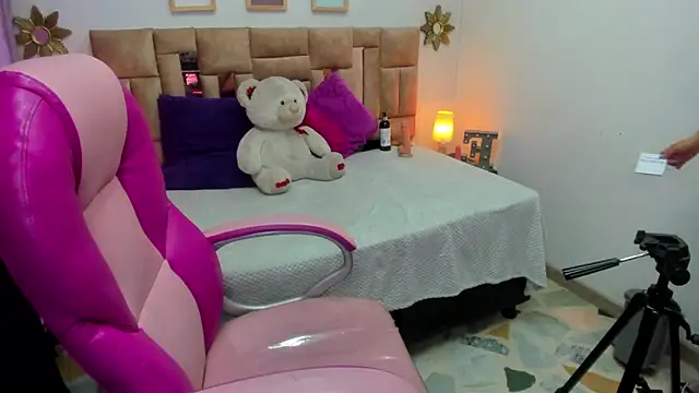 olivia willd online show from October 17, 2025, 8:10 pm