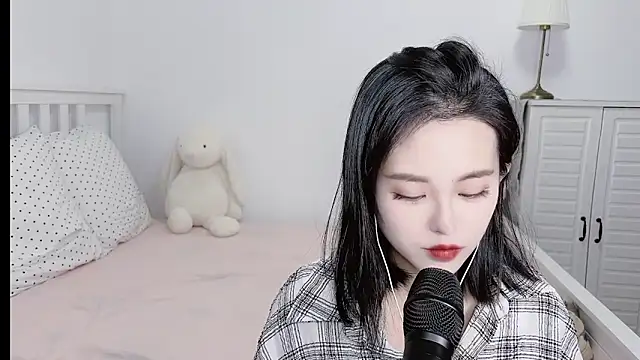 XINXINh online show from December 18, 2024, 4:09 am