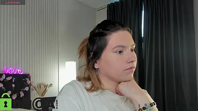 Bonni Meiz online show from April 15, 2026, 3:12 am