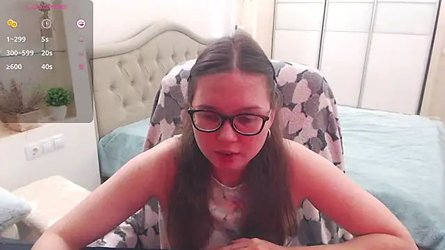 Snapshot of Cutie_Emily chatting on October 19, 2025, 3:04 pm Cutie Emily online show from October 19, 2025, 3:04 pm