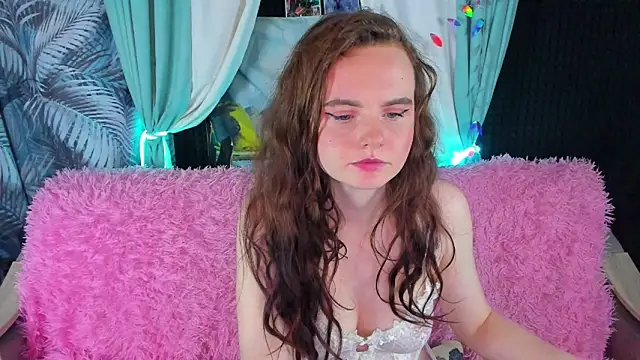 Snapshot of AmA_lia_ chatting on October 29, 2025, 1:43 pm AmA lia online show from October 29, 2025, 1:43 pm