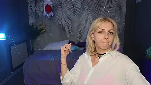 Snapshot of Barbara_Blonde chatting on March 15, 2025, 12:02 pm Barbara Blonde online show from March 15, 2025, 12:02 pm