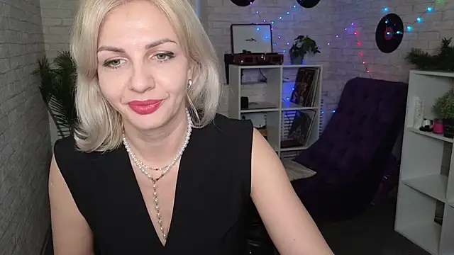 Snapshot of Barbara_Blonde chatting on March 18, 2025, 2:28 pm Barbara Blonde online show from March 18, 2025, 2:28 pm