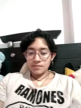 Lili Gomez  online show from December 21, 2025, 2:52 pm