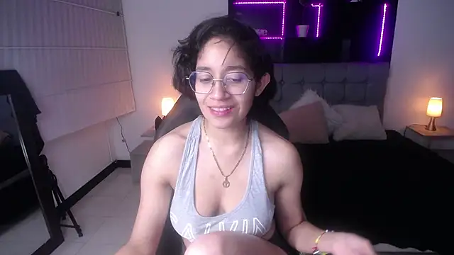 Lili Gomez  online show from March 15, 2025, 2:55 pm