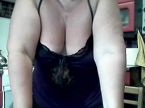 Lisa Suzie online show from July 22, 2026, 10:39 am