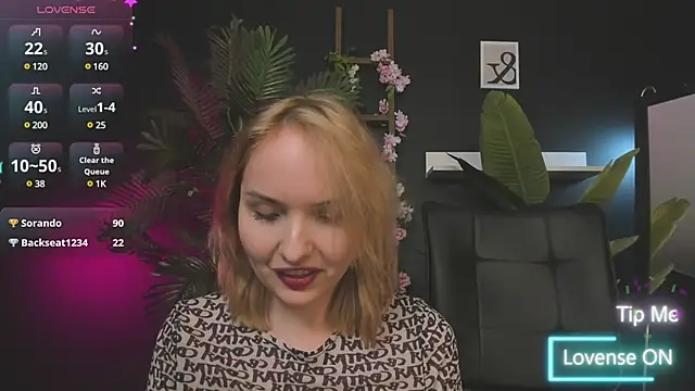 SerenaWawe online show from March 19, 2025, 12:04 am