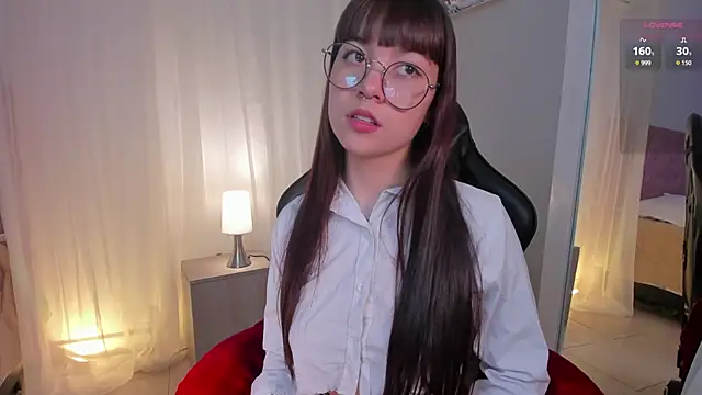 Lia Sweett  online show from November 28, 2025, 3:34 pm