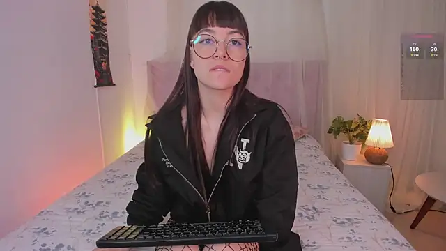 Lia Sweett  online show from October 5, 2025, 4:09 pm