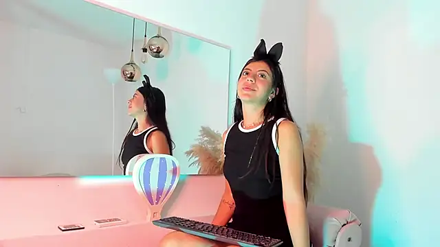 Snapshot of Iiam_danii chatting on December 23, 2024, 5:00 pm Iiam danii online show from December 23, 2024, 5:00 pm