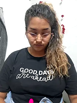 Snapshot of BrendaGirs chatting on September 29, 2025, 3:35 am BrendaGirs online show from September 29, 2025, 3:35 am