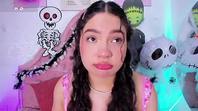 Snapshot of amandalee01 chatting on October 12, 2025, 7:04 pm amandalee01 online show from October 12, 2025, 7:04 pm